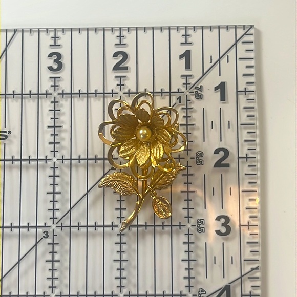 •vintage• gold & Pearl rose brooch set - Picture 5 of 6